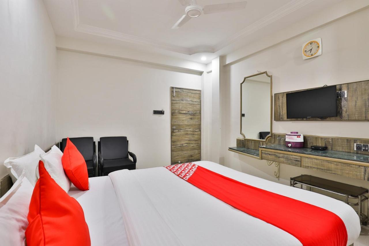 Oyo 23540 Hotel Suryakant Rajkot Exterior foto