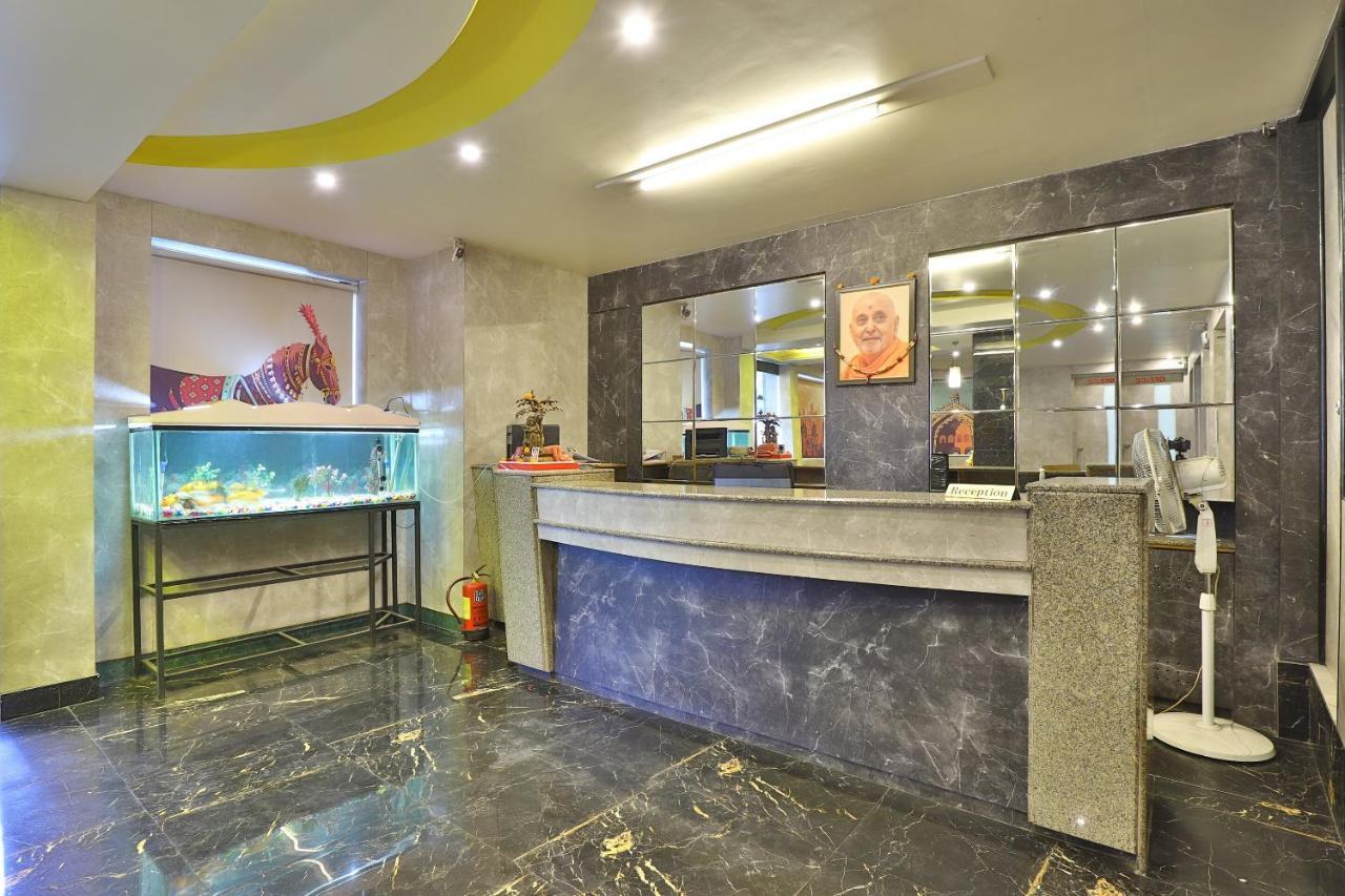 Oyo 23540 Hotel Suryakant Rajkot Exterior foto